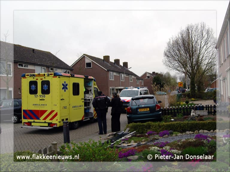Auto belandt in voortuin