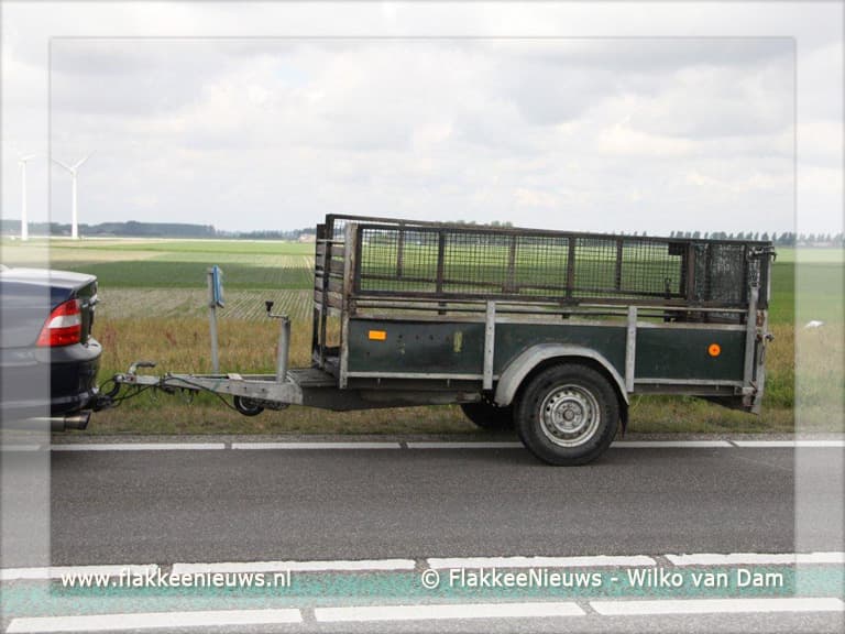 Aanhanger en schuur in brand