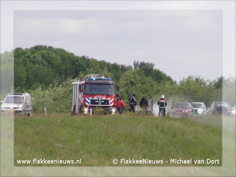 Aanhanger en schuur in brand