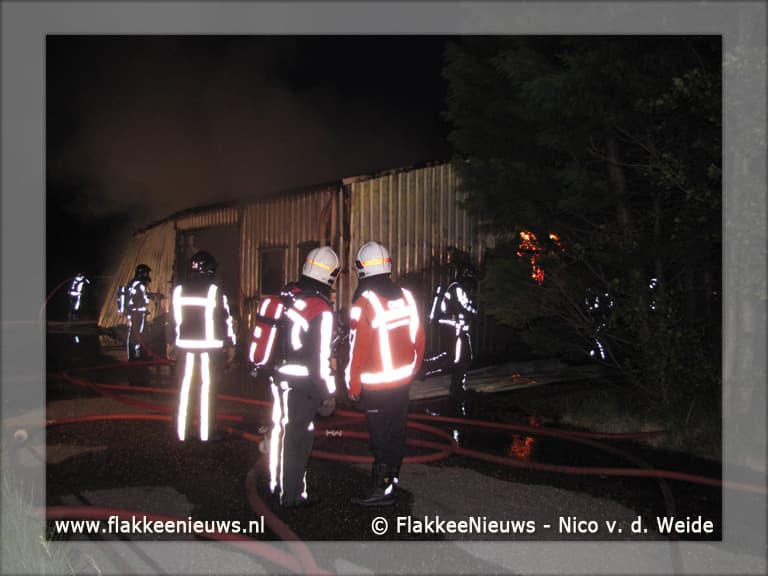 Aanhanger en schuur in brand