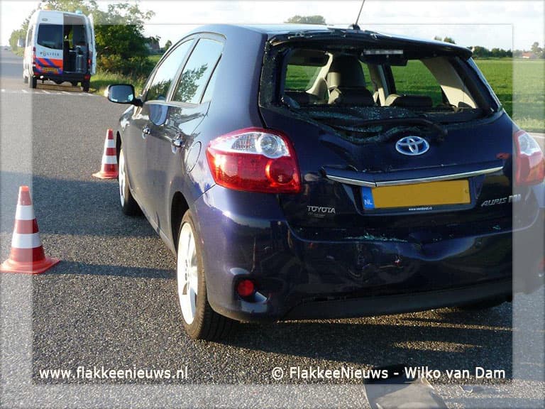 Motorrijder rijdt achterop auto