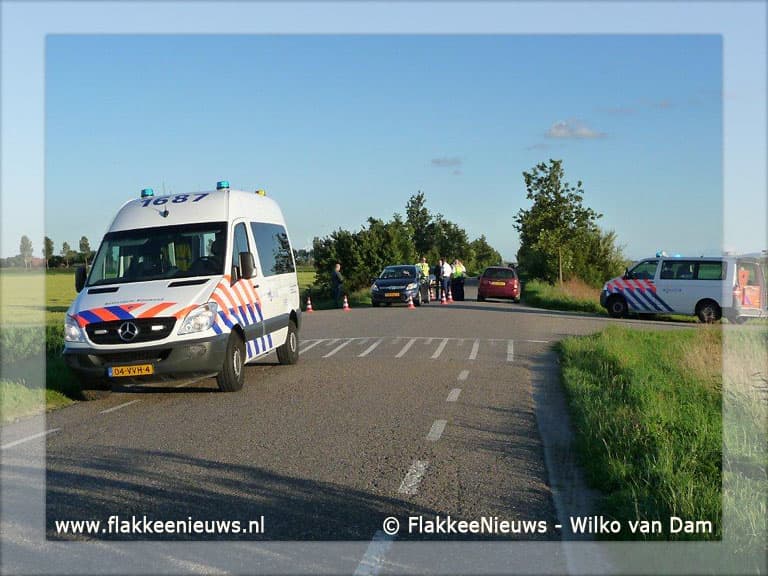 Motorrijder rijdt achterop auto