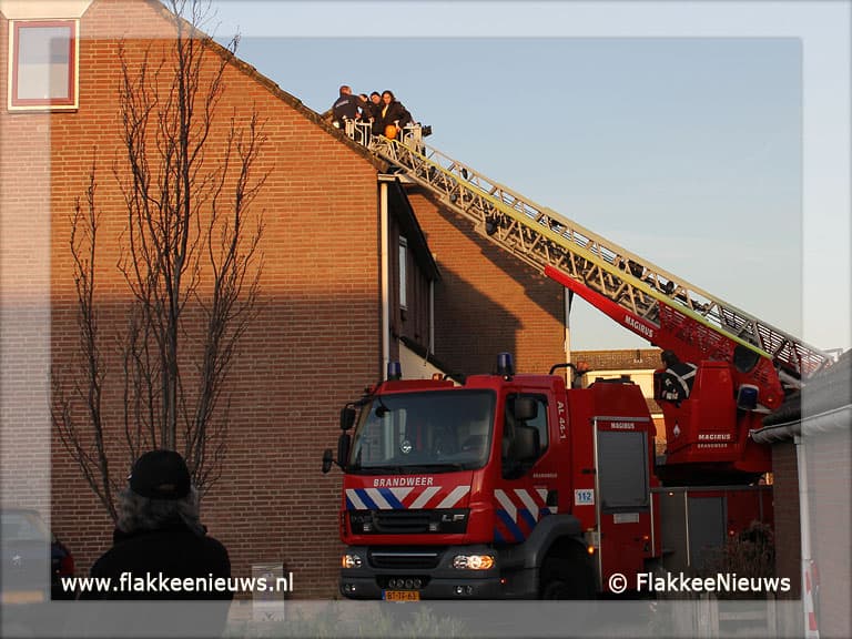 Autoladder van de brandweer ingezet in Oude-Tonge