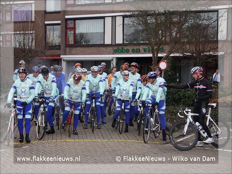 Koos Moerenhout overhandigd duofiets