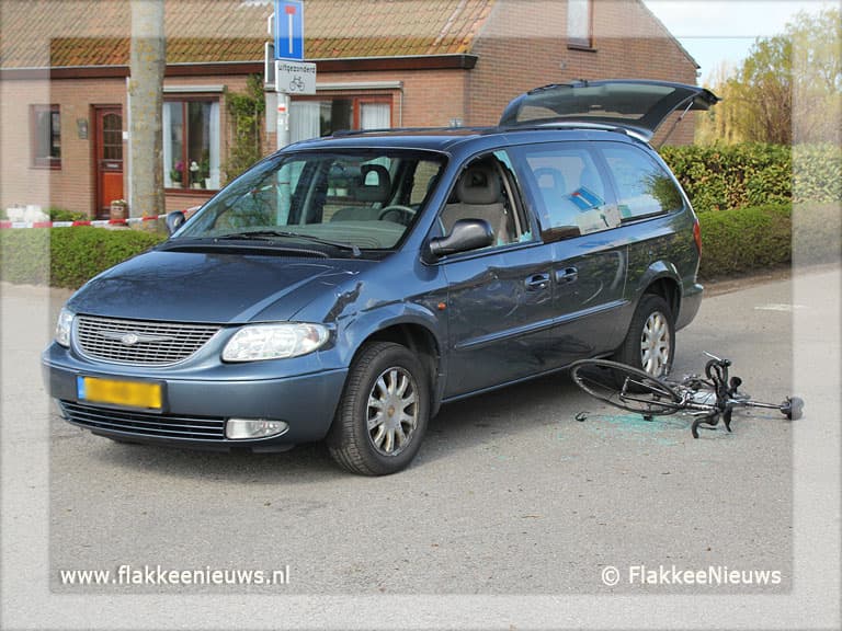 Aanrijding met auto en wielrenners