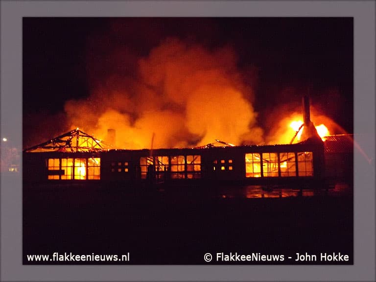 Brand verwoest voormalig schoolgebouw Ooltgensplaat