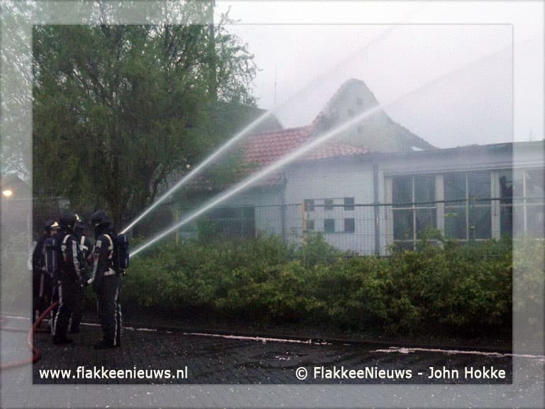 Brand verwoest voormalig schoolgebouw Ooltgensplaat