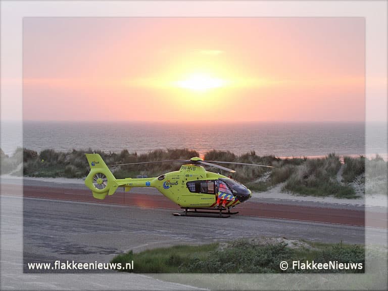 Kitesurfer maakt val van hoogte