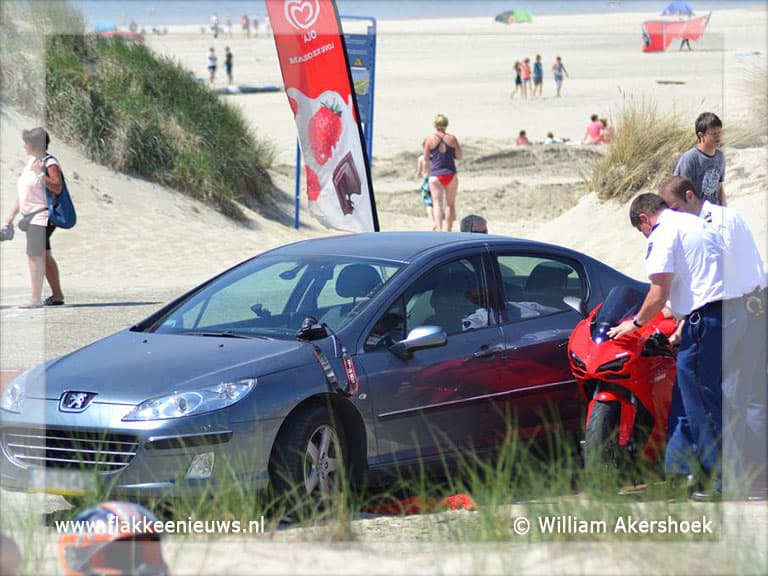 Motorrijder gewond na aanrijding personenauto