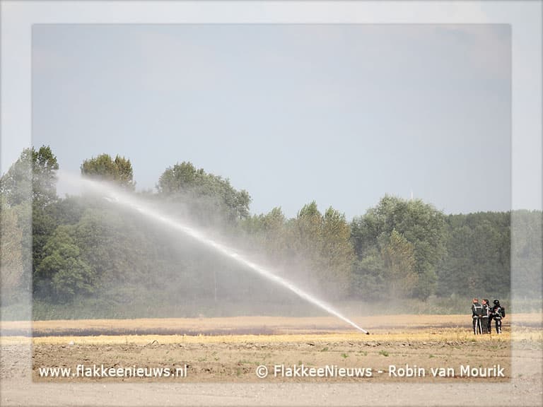Brand op het land bij Nieuwe-Tonge
