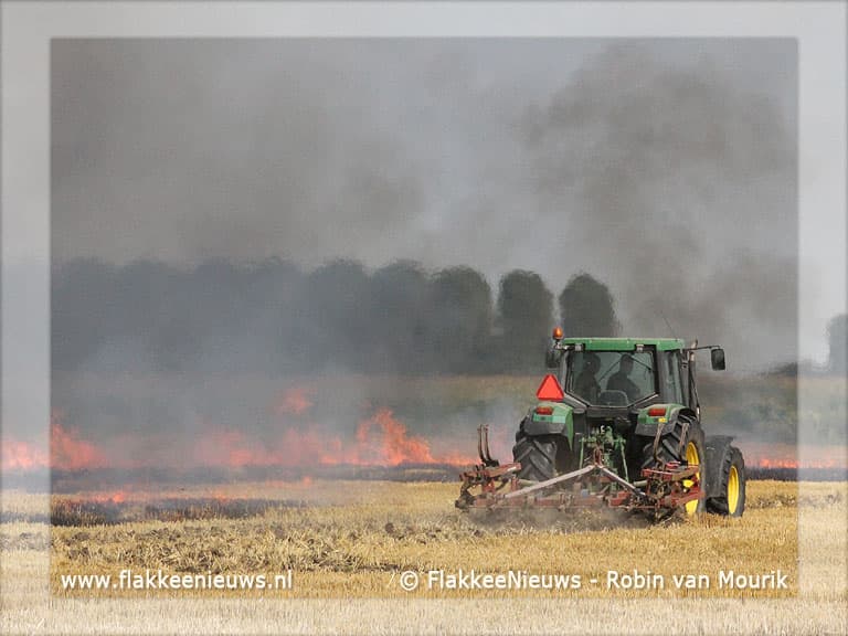 Brand op het land bij Nieuwe-Tonge