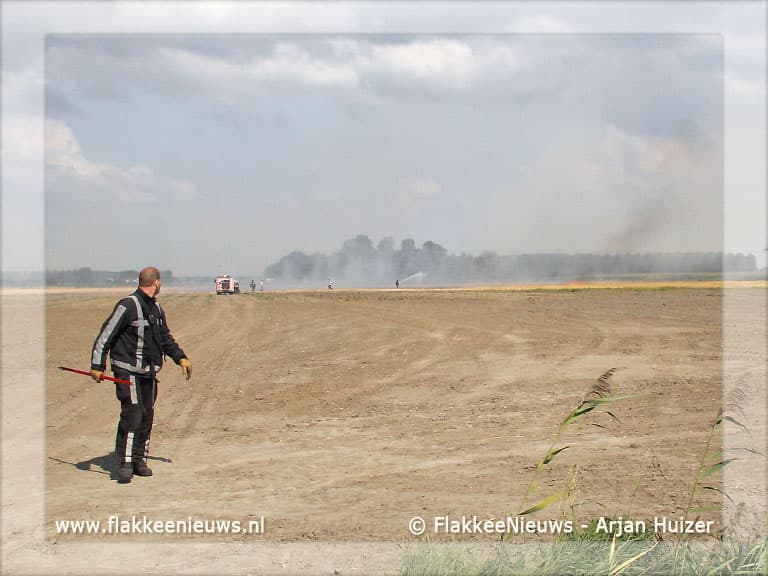 Brand op het land bij Nieuwe-Tonge