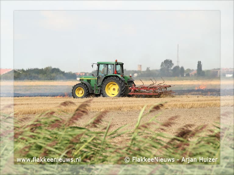 Brand op het land bij Nieuwe-Tonge