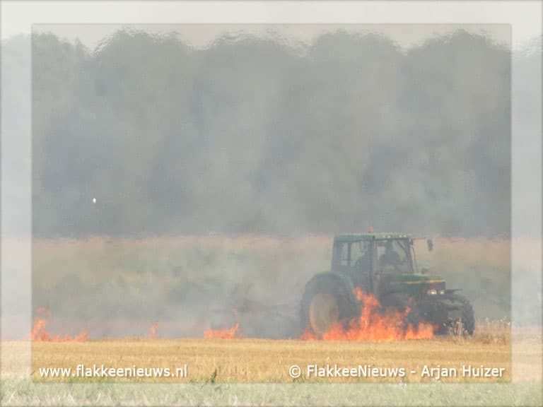 Brand op het land bij Nieuwe-Tonge