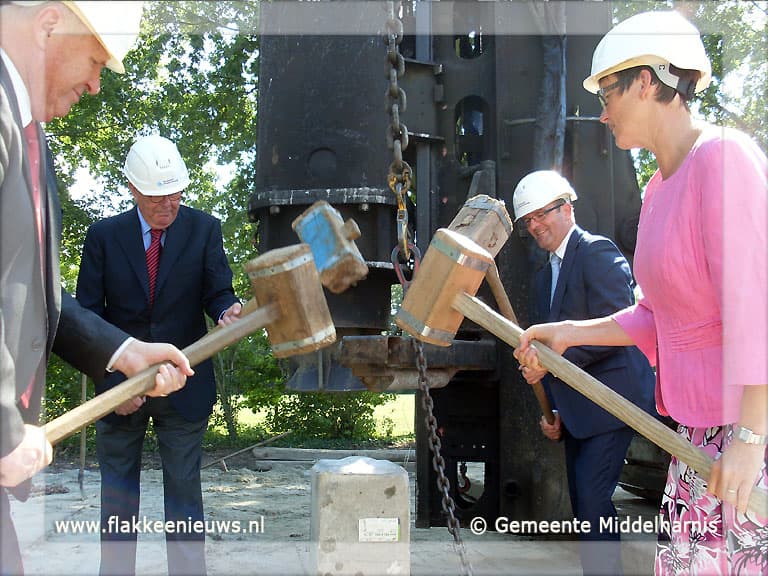 Eerste paal gemeentehuis Goeree-Overflakkee