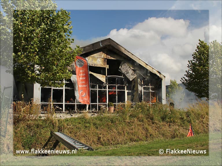 Bedrijfspand uitgebrand in Oude-Tonge