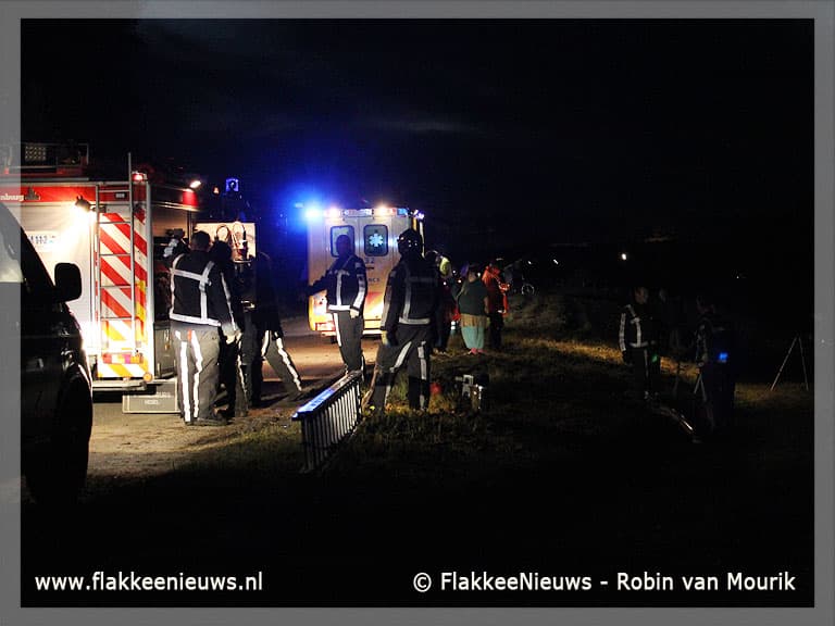 Brandweer bevrijdt slachtoffer uit auto