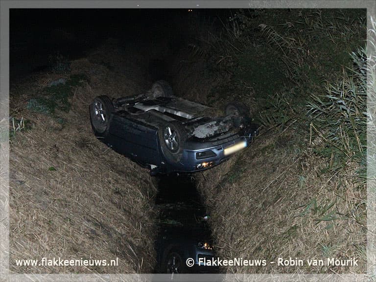 Brandweer bevrijdt slachtoffer uit auto