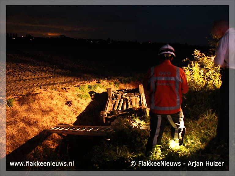 Brandweer bevrijdt slachtoffer uit auto