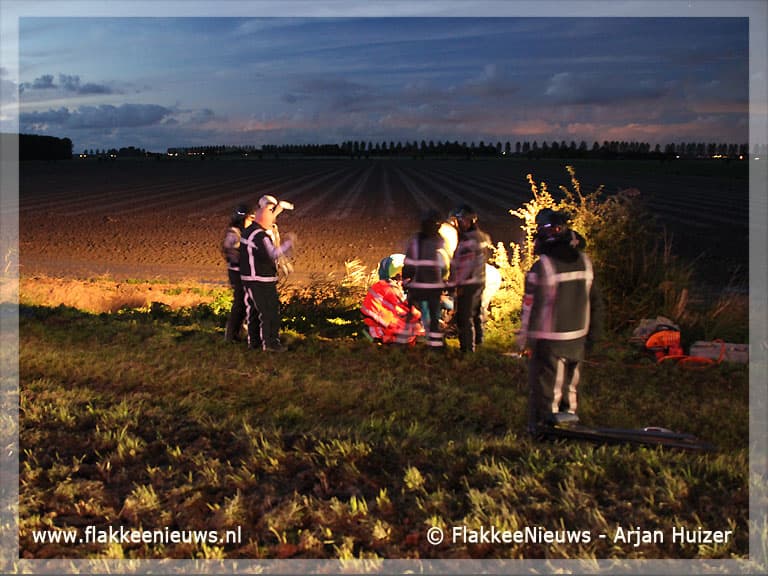 Brandweer bevrijdt slachtoffer uit auto
