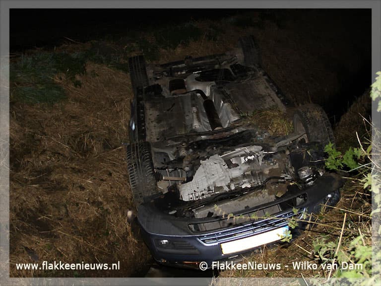 Brandweer bevrijdt slachtoffer uit auto