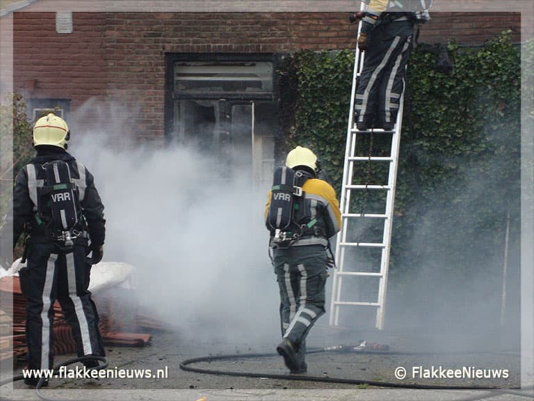Twee honden gered uit brandende schuur