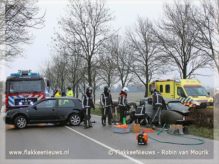 Twee gewonden bij aanrijding Langeweg Ooltgensplaat