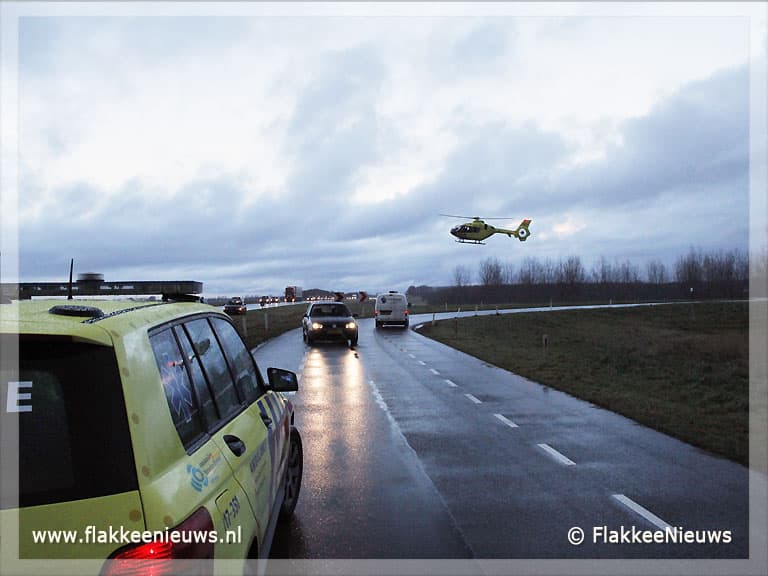 Auto op z'n kop parallelweg N59
