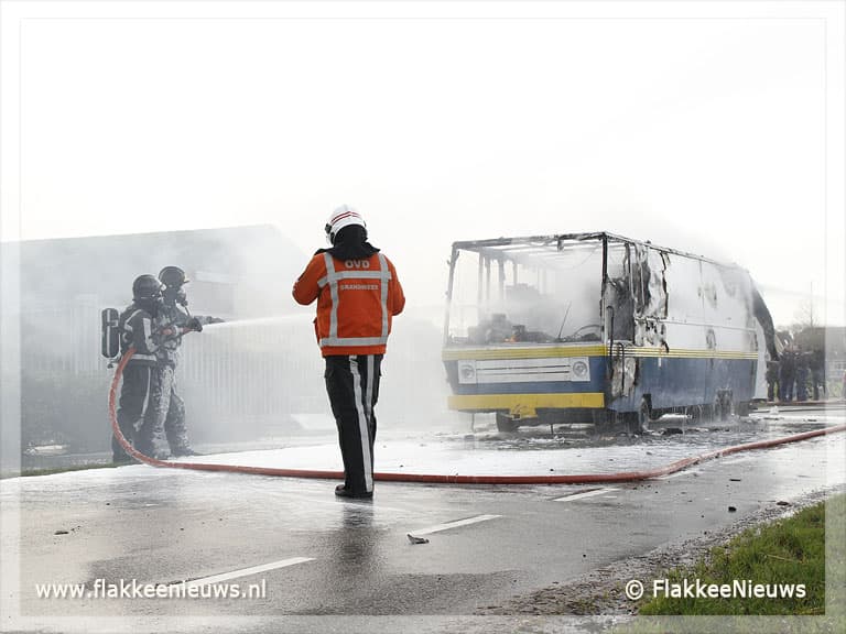 Frietwagen in Oude-Tonge uitgebrand