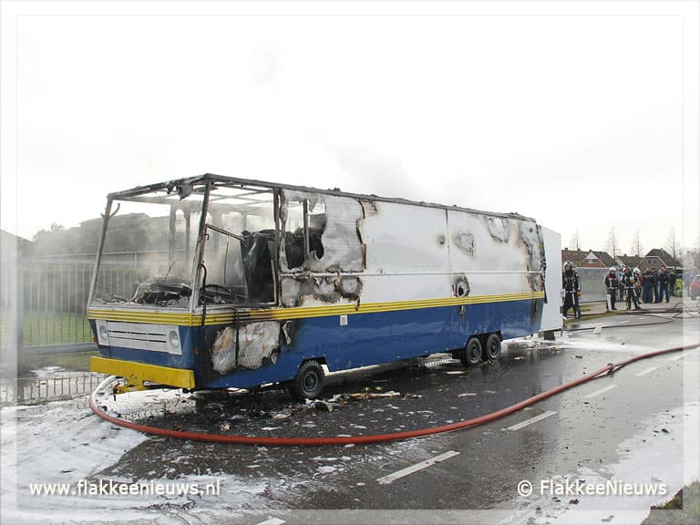Frietwagen in Oude-Tonge uitgebrand