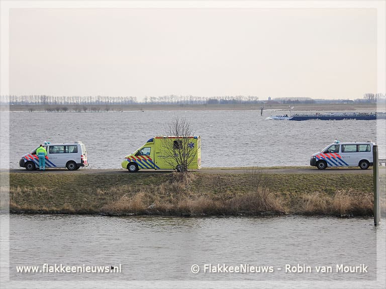 Auto te water bij Galathese haven