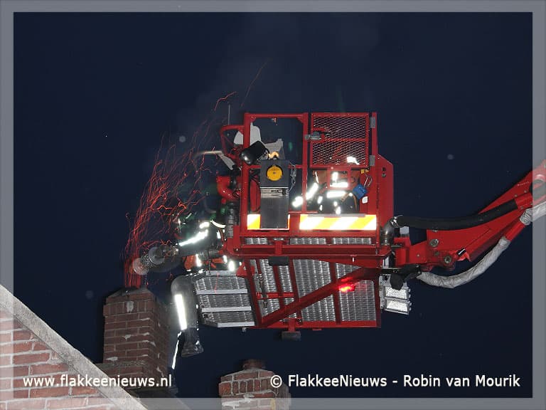 Vuurspuwende schoorsteen in Dirksland