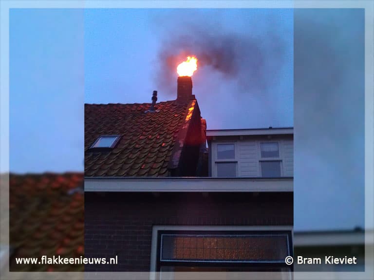 Vuurspuwende schoorsteen in Dirksland