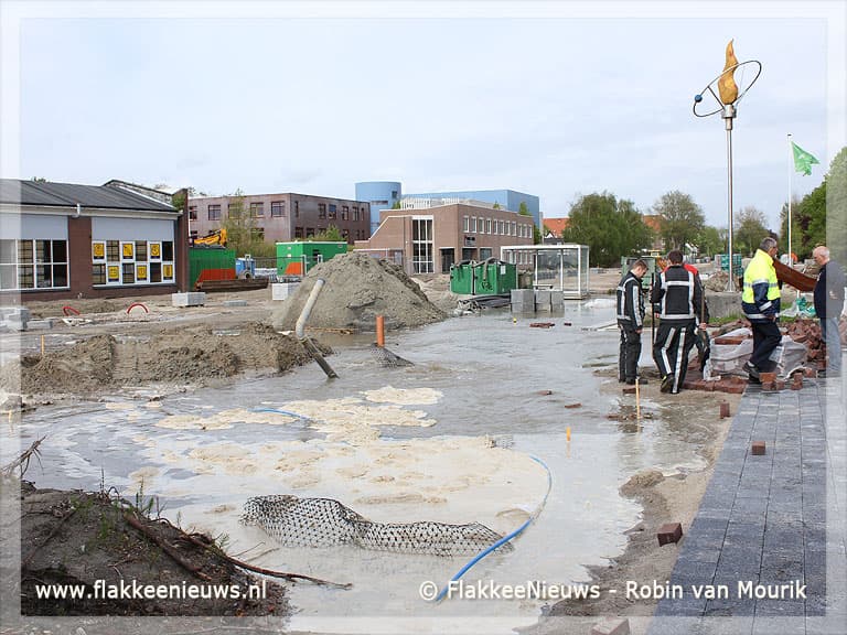 Tijdelijk buitenzwembad bij Koningin Julianaweg