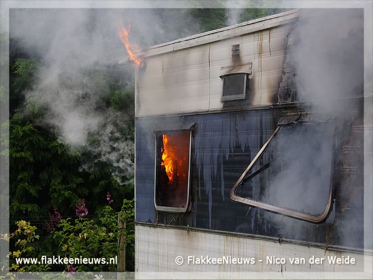 Stacaravan uitgebrand in Oude-Tonge