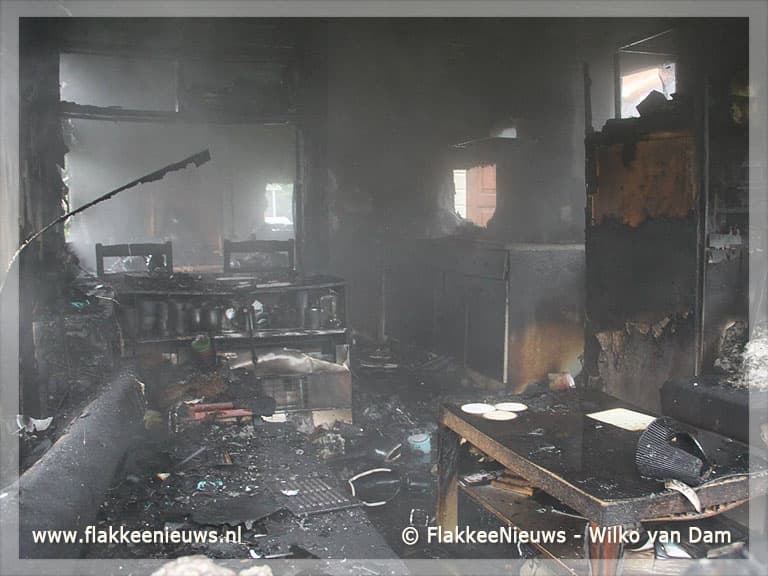 Stacaravan uitgebrand in Oude-Tonge