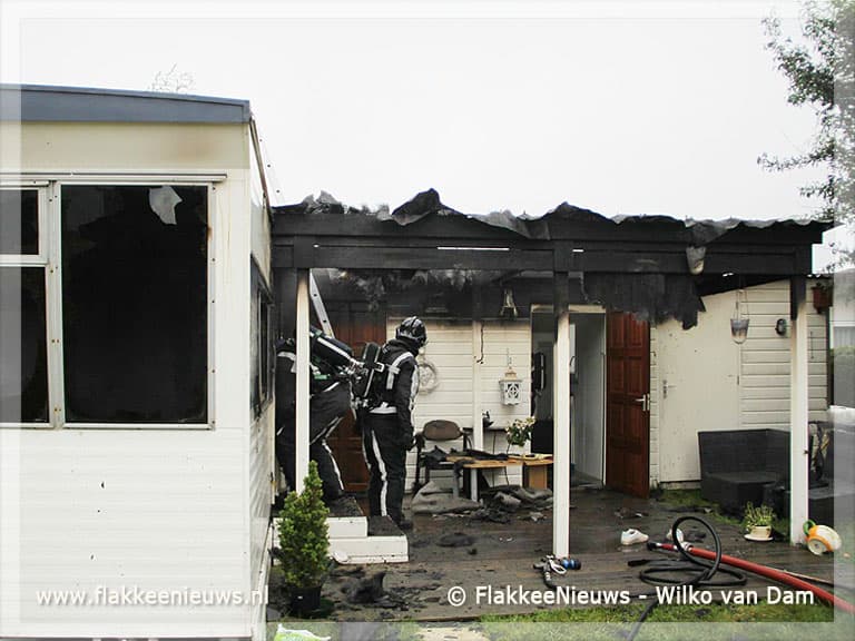 Stacaravan uitgebrand in Oude-Tonge