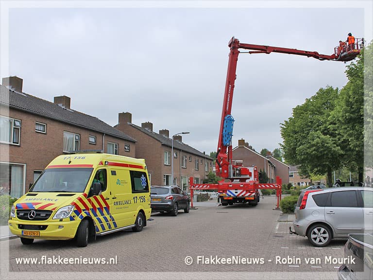 Hoogwerker inzet voor ambulance