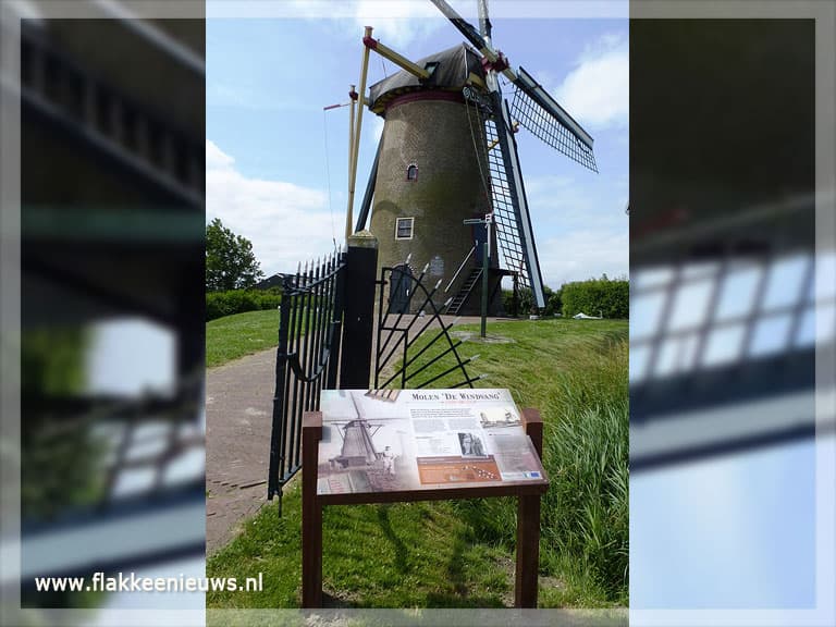 Informatiepanelen bij twaalf molens