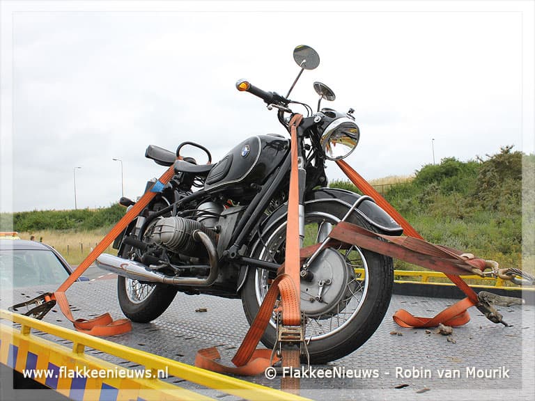 Motorrijder frontaal tegen personenwagen