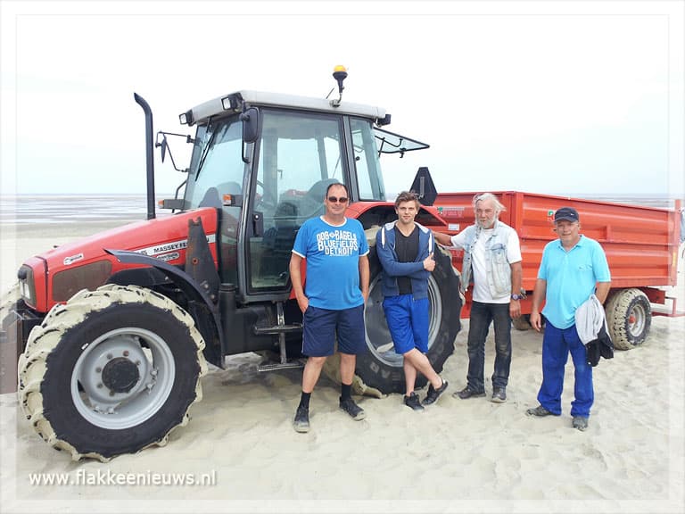 Strandhulpen houden stranden Ouddorp schoon