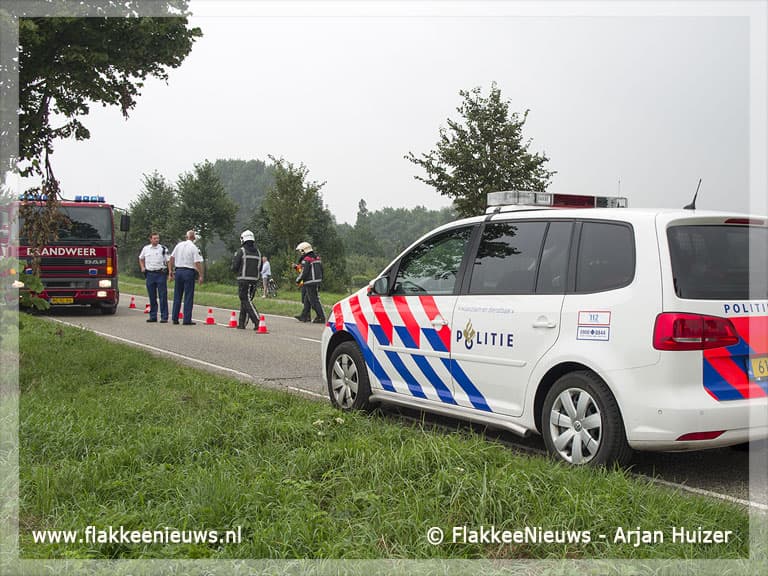 Auto van de dijk bij Sommelsdijk