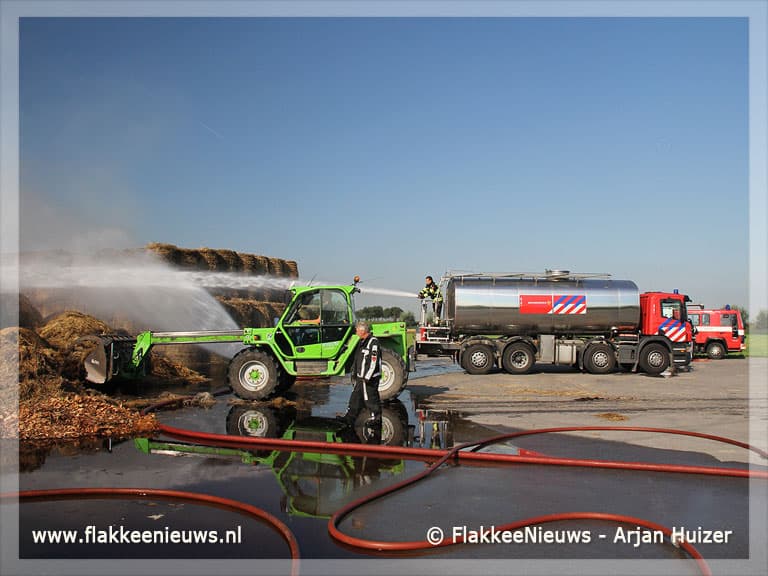 Hooibalen in brand bij Goedereede