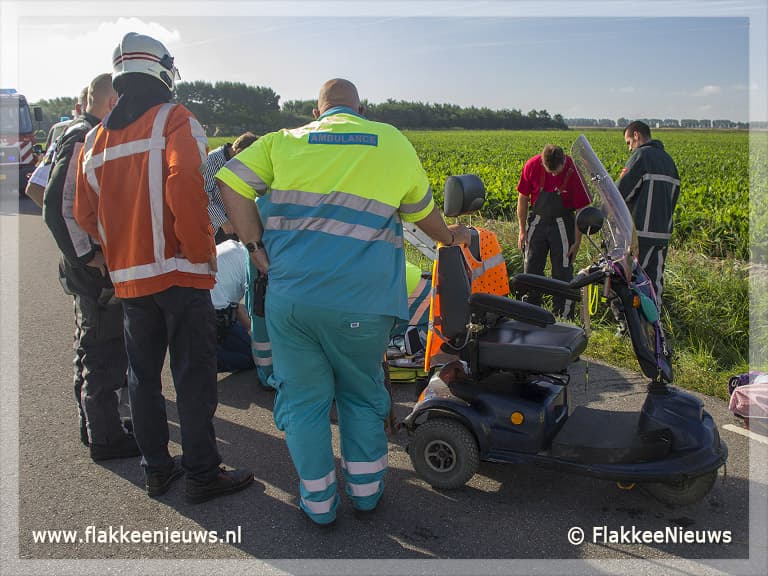 Oude mevrouw uit sloot gered