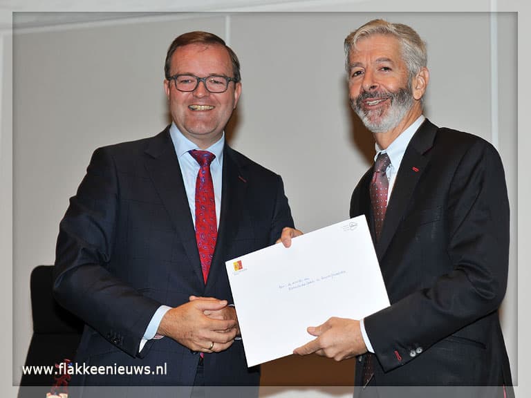 Profielschets nieuwe commissaris overhandigd