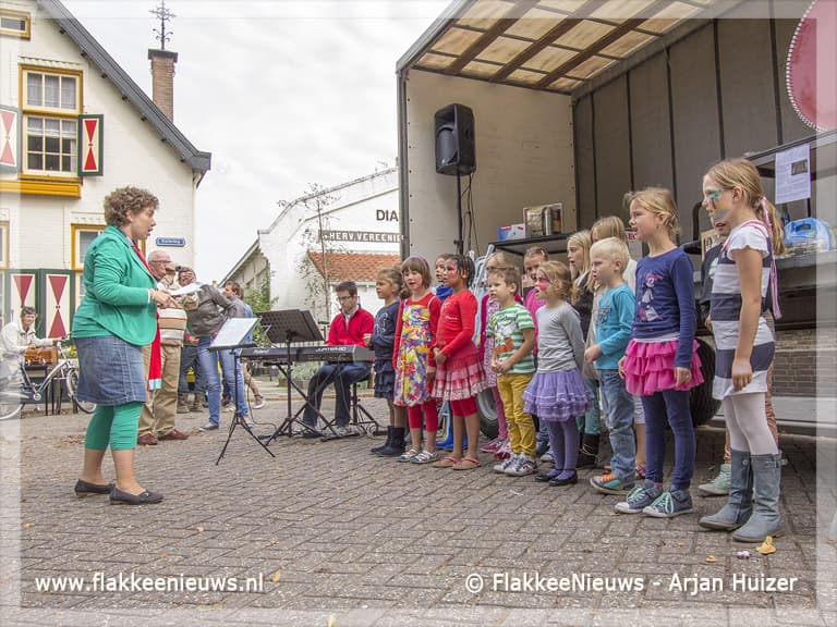 Getouwtrek bij de kerk in Oude-Tonge