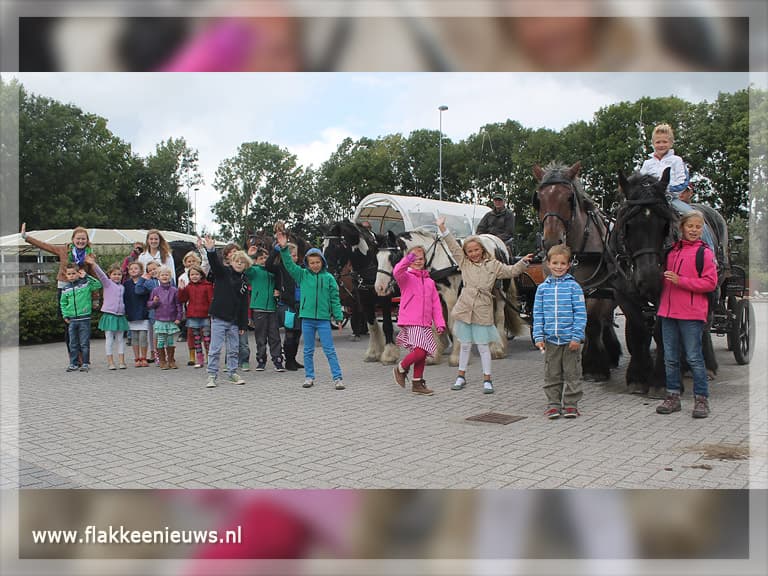 Basisschool Herkingen maakt rondrit met koetsen