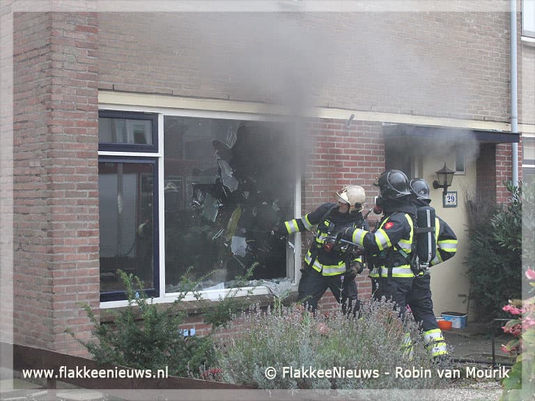 Brandweer haalt kat uit brandende woning
