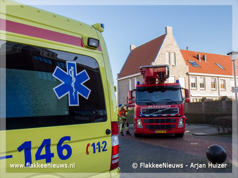 Hoogwerker assisteert ambulance
