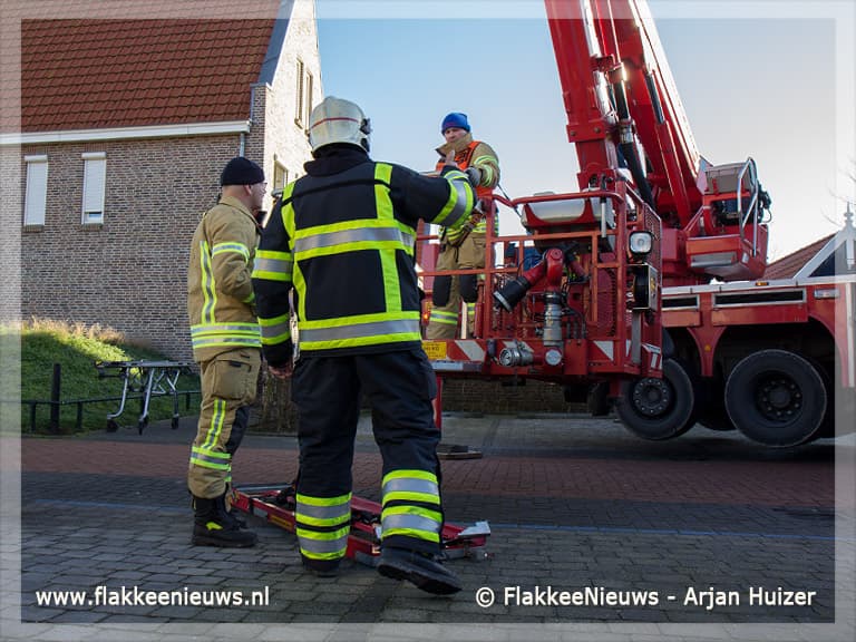 Hoogwerker assisteert ambulance